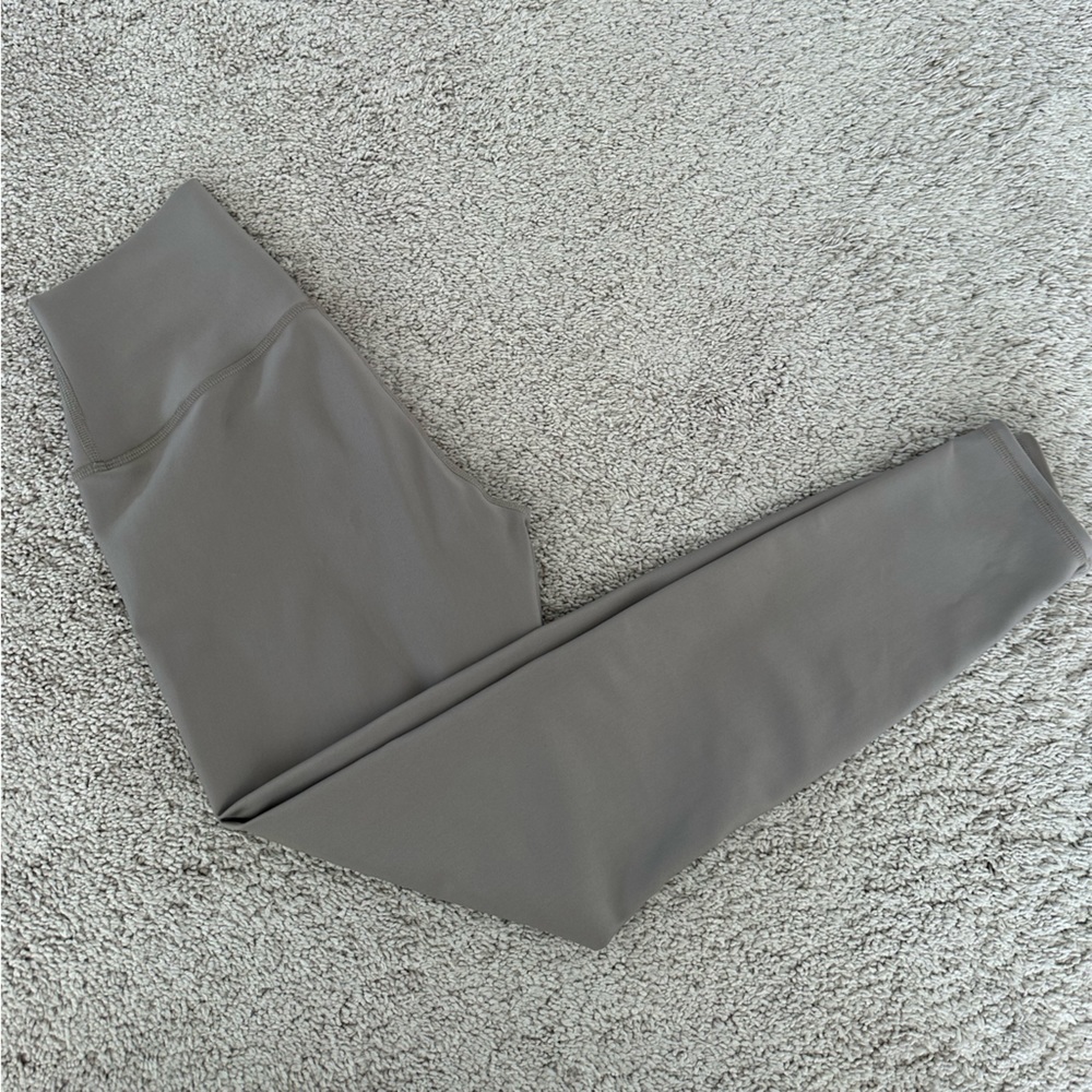 Alo yoga airlift 7/8 tan color, XS